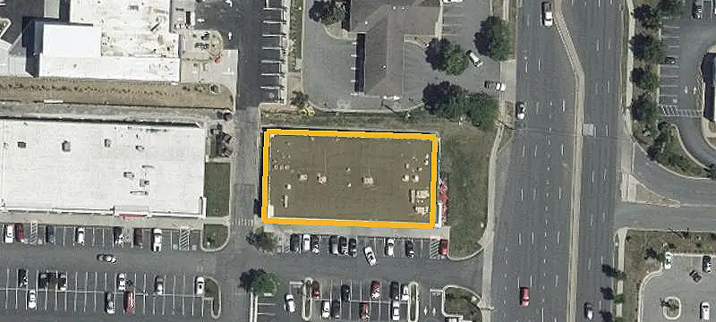 Retail Space with Signalized Access