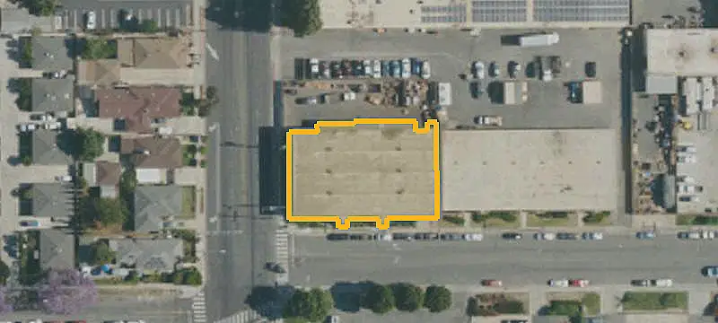 Freestanding Warehouse with Loading Doors
