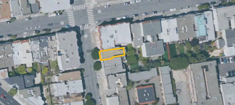 Triplex with Full-Floor Flat