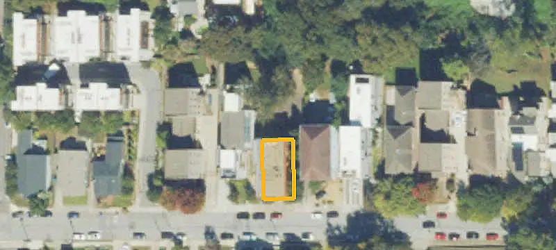 6-Unit Apartment Building