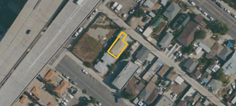 6-Unit Apartment Building