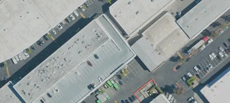 Warehouse Unit with Ground-Level Loading