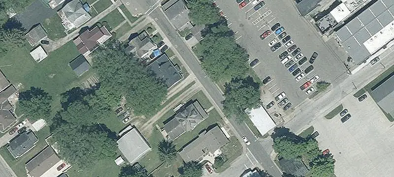 Mixed-Use Property with Detached Building
