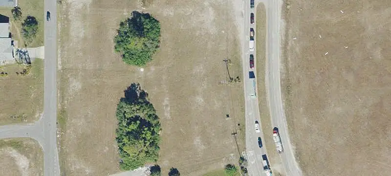 Commercial Land Near Signalized Intersection