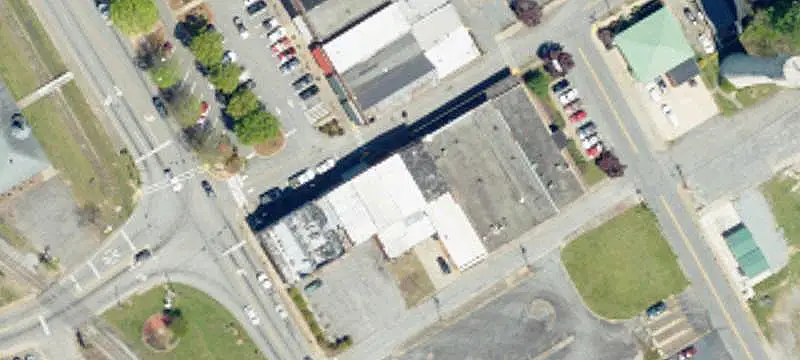 Open-Plan Storefront