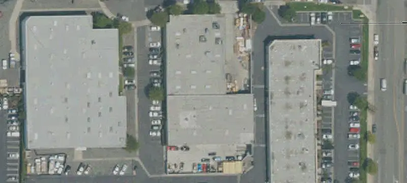 Industrial Building with Secured Yards
