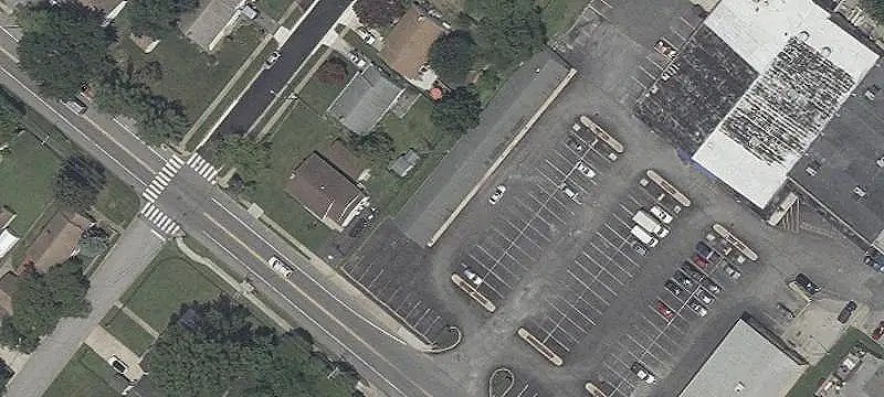 Multi-Tenant Retail Building