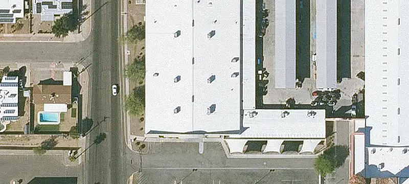 Showroom with Secured Yard