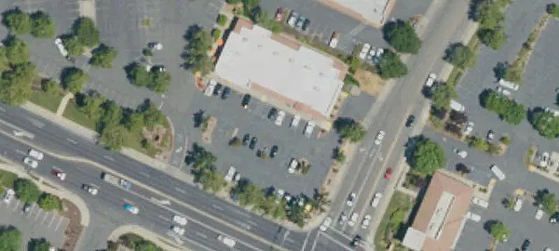 Retail Space with Signalized Access