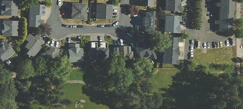 Duplex with Third-Floor Rooftop Area