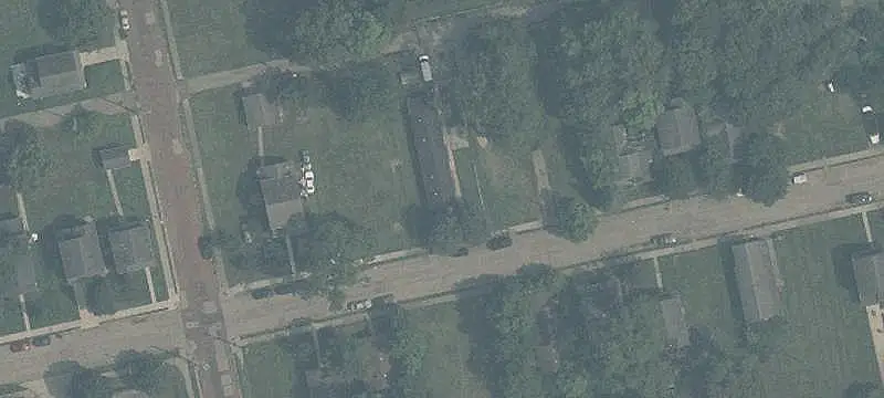 4-Unit Brick Apartment Building