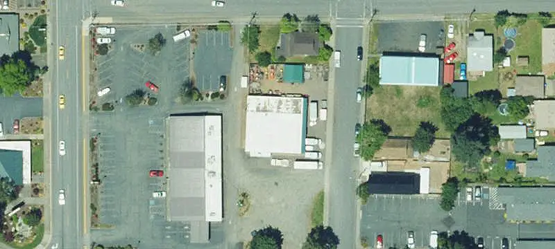 Auto Repair Shop with Equipment Yards