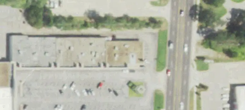Retail Space in Multi-Tenant Center