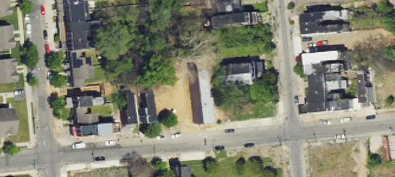6-Unit Apartment Building