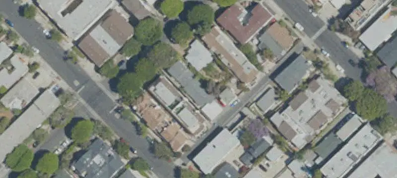 Four-Unit Courtyard Apartment Building