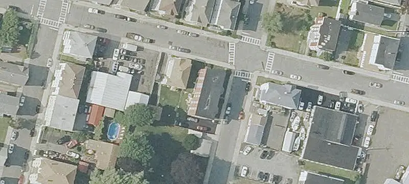 6-Unit Apartment Building