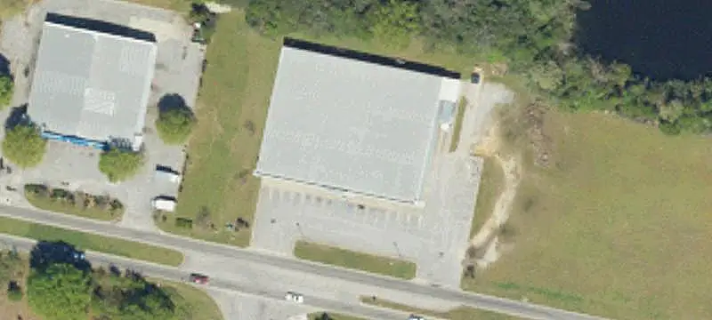 Retail Building with Multiple Entrances