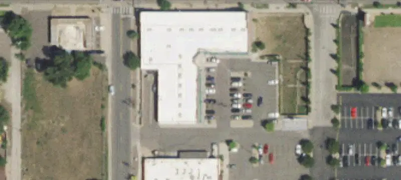 Restaurant and Retail Building