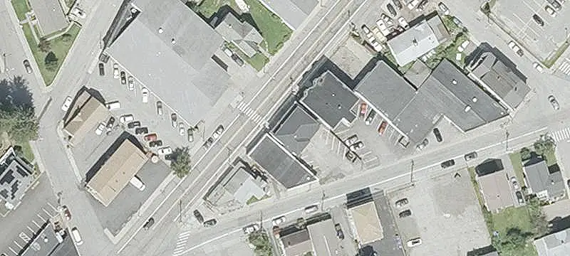6-Unit Apartment Building