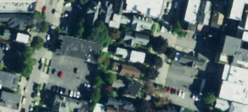 4-Unit Apartment Building with Driveway