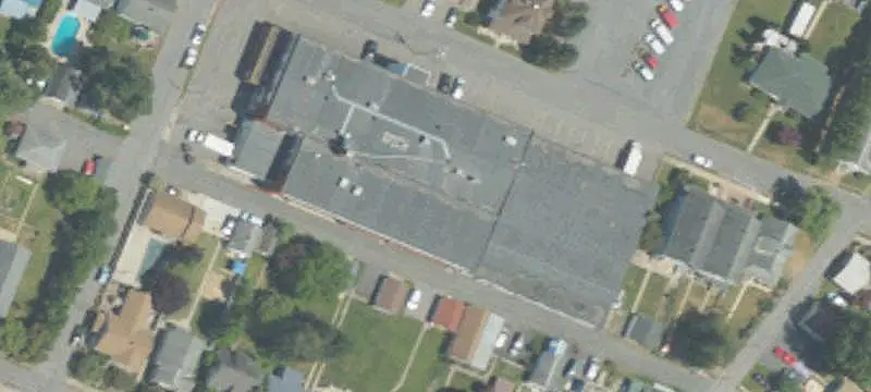 Mixed-Use Building with Warehouse Bays