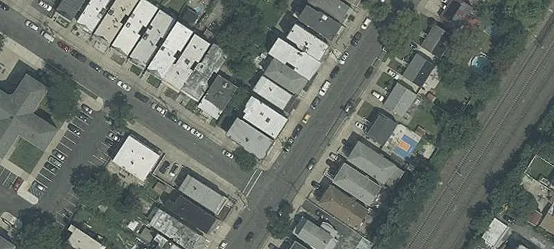 6-Unit Apartment Building