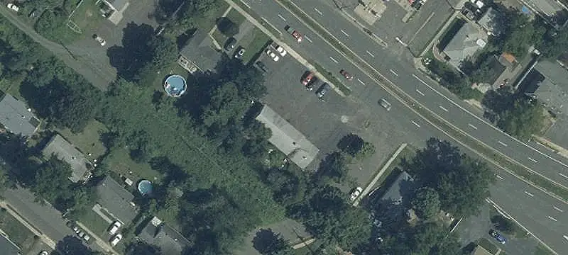 Four-Bay Auto Service Center