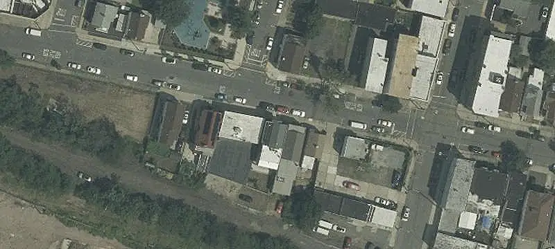 6-Unit Apartment Building