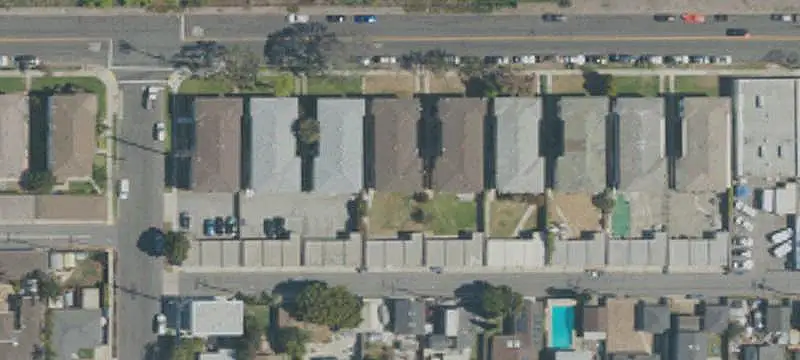 6-Unit Apartment Building