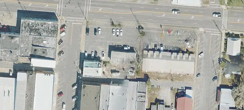 Open-Plan Storefront Space