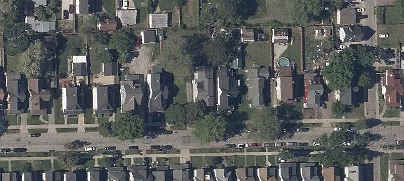 Triplex with Oversized Lot