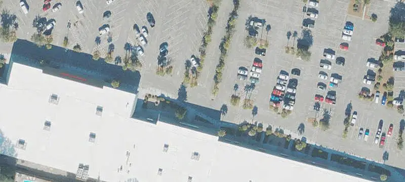 Retail End Cap with Drive-Through
