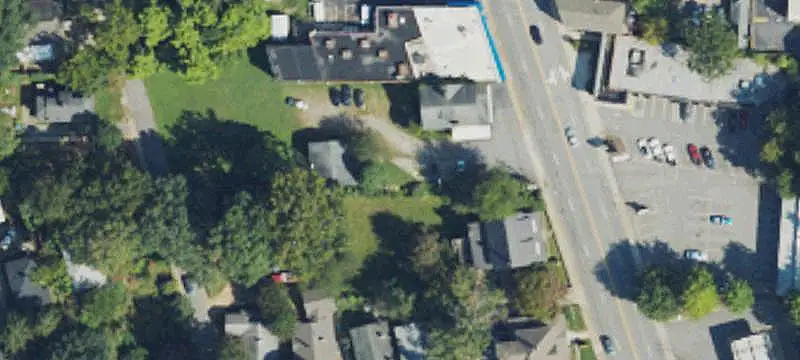 Commercial Land with Five Buildings