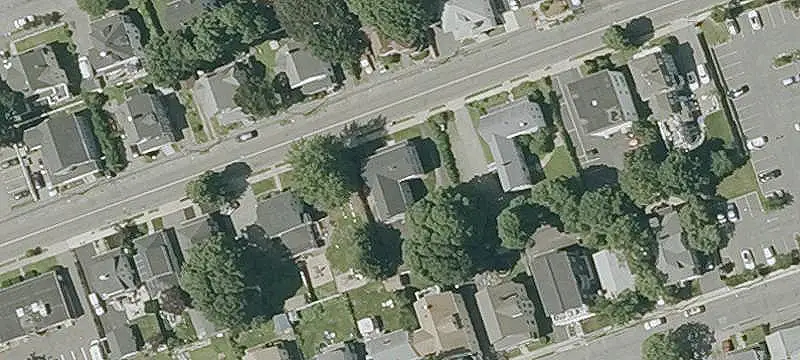 4-Unit Apartment Building with Parking