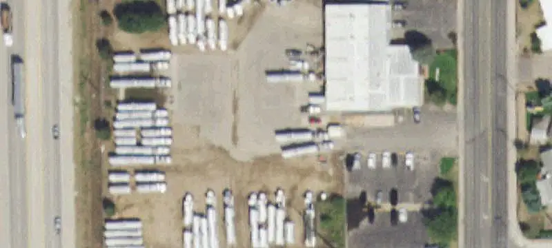 4-Bay Auto Shop with Secured Yard