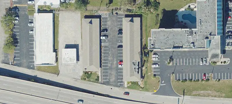 Retail Suite in Multi-Tenant Center