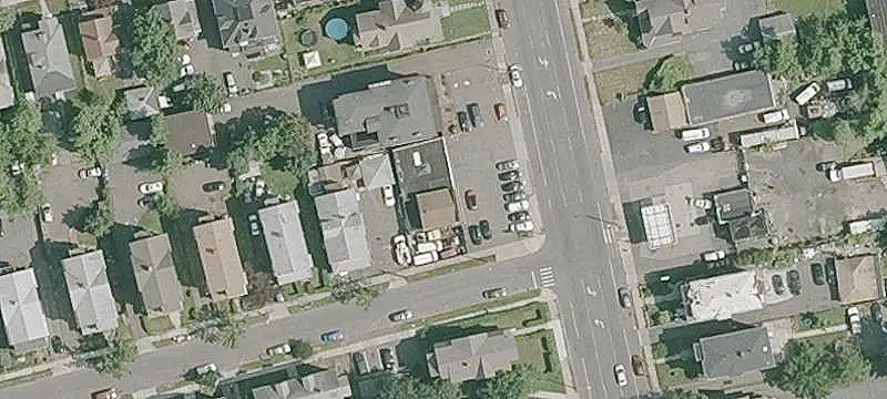 Auto Shop with Residential Apartment
