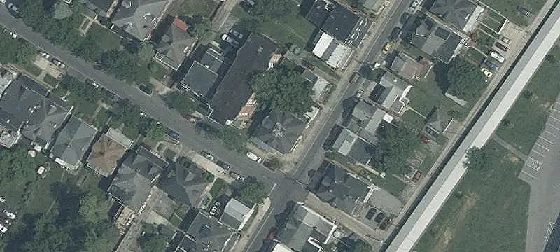 Mixed-Use Four-Unit Building