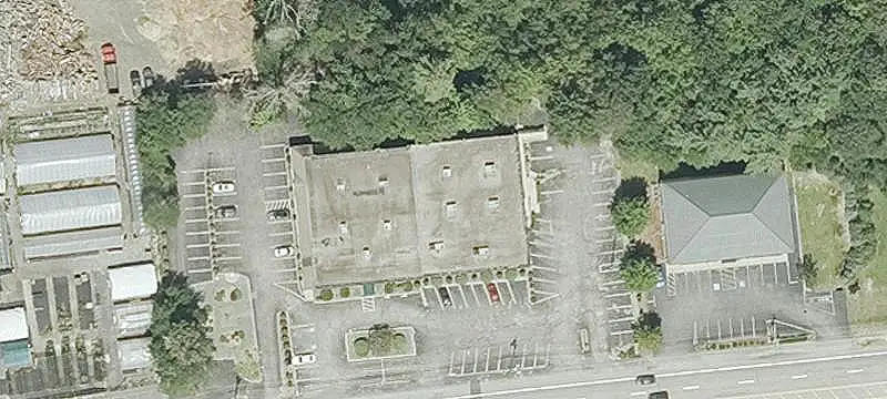 Mixed-Use Property with Flexible Suites
