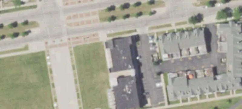Retail Space with Divisible Layout