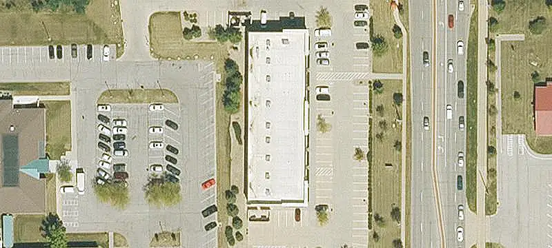 Retail Suite in Multi-Tenant Center