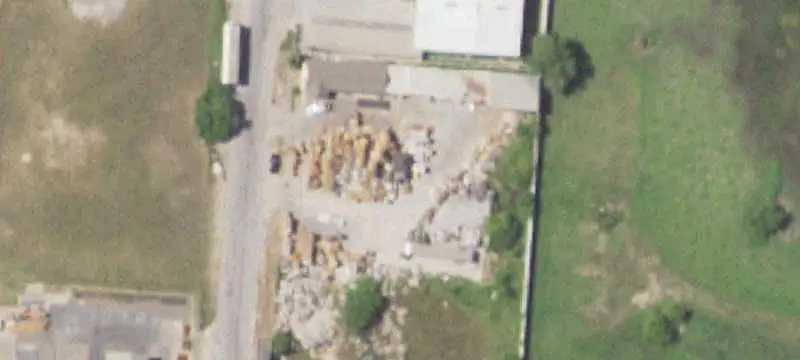 Flexible-Layout Warehouse