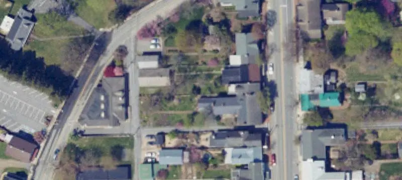 Mixed-Use Building with Apartment