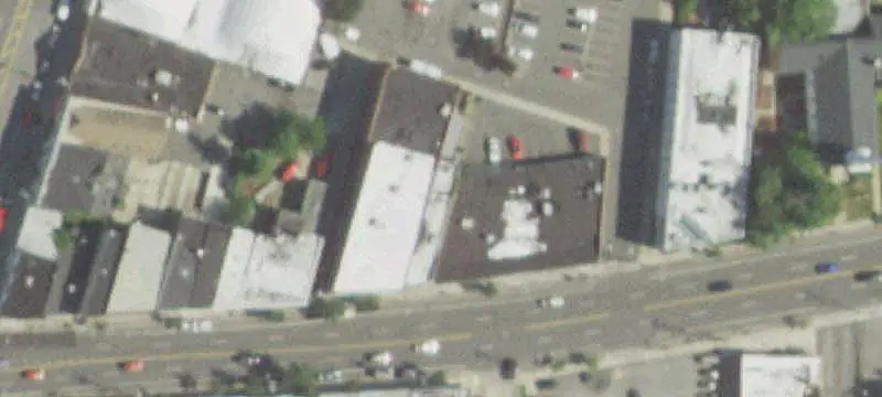Storefront With Walk-Out Basement