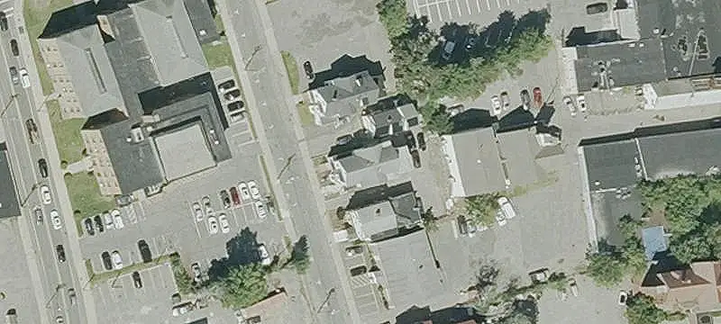 Mixed-Use Building with Apartment