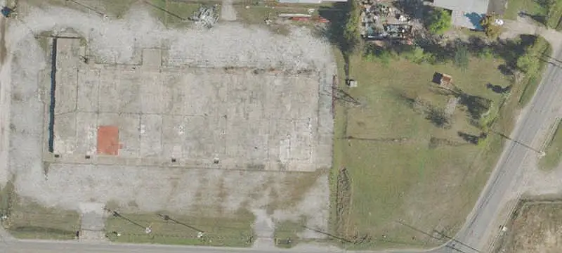 Distribution Center with Dock-High Loading