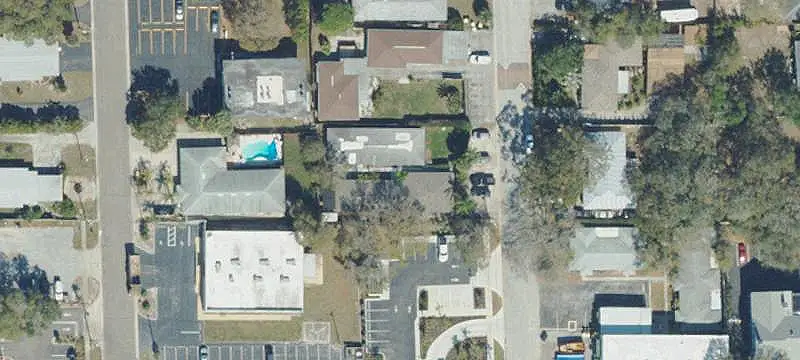 6-Unit Apartment Building