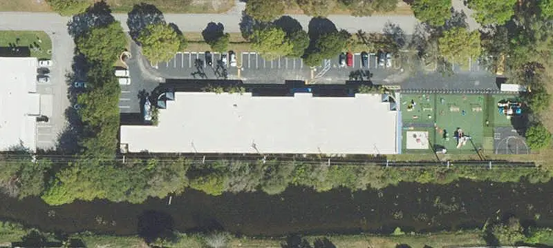 Single-Level Mixed-Use Property