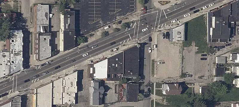 4-Unit Mixed-Use Building