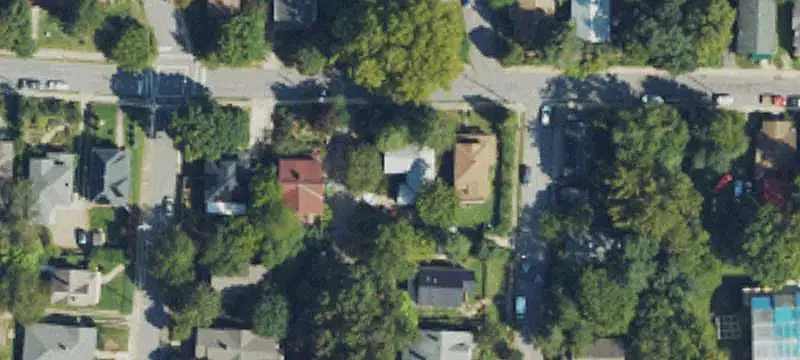 Live-Work Triplex with Three Kitchens